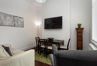 Apex Living NE - Beachville House 4 Beds FREE PARKING has Balcony rooms