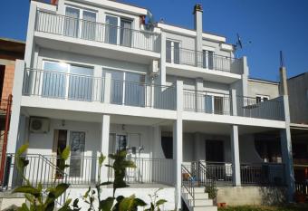 Apartments Green has Balcony rooms