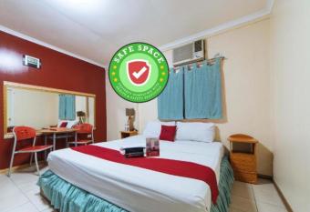RedDoorz @ Clarkview 21st Street Angeles City allows 18 year olds to book a room