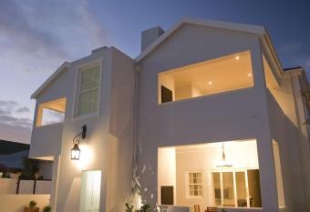 Kenjockity Self Catering Apartments allows 18 year olds to book a room