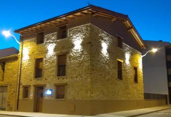 Hostal Rural Villa de Mendavia allows 18 year olds to book a room