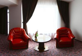 Hotel Select has rooms with a private hot tub