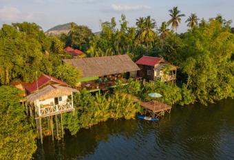 Green Mango Bungalows has Balcony rooms