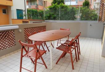 A 3 PASSI DAL MARE has Balcony rooms