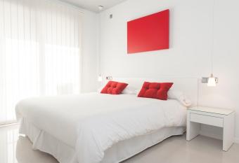 Can Vent Boutique Hotel allows 18 year olds to book a room