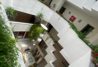 Al-Mujeb allows 18 year olds to book a room