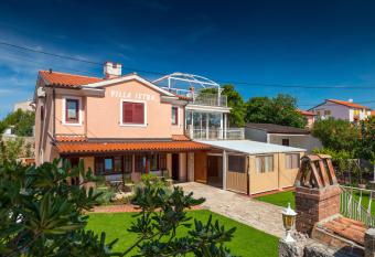 Guesthouse Istra Premantura allows 18 year olds to book a room