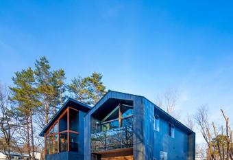 Grey Wolf Chalet by Hakuba White Fox Company allows 18 year olds to book a room