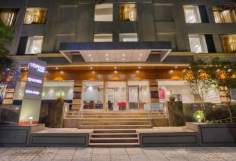 7 Apple Hotel - Viman Nagar Pune has Balcony rooms