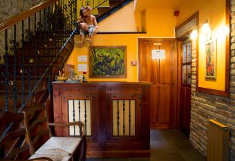 Hotel Balcon de Aguera allows 18 year olds to book a room