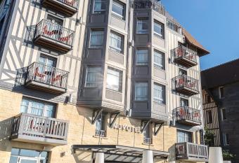 Novotel Deauville Plage has Balcony rooms