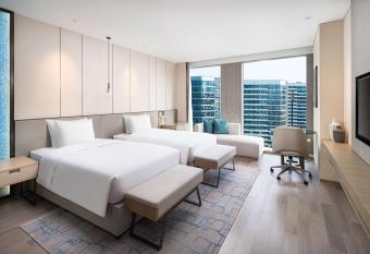 Radisson Blu Hangzhou Xintiandi allows 18 year olds to book a room
