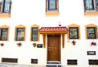 Kasbah Shirin allows 18 year olds to book a room