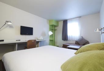 Campanile Blanc-Mesnil allows 18 year olds to book a room