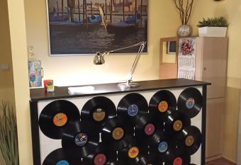 Willa Retro Hostel has Balcony rooms