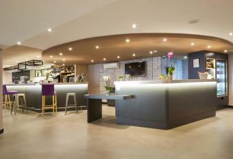 Campanile Lyon Centre - Berges du Rh  ne allows 18 year olds to book a room