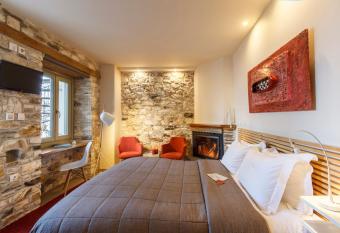 Olga allows 18 year olds to book a room