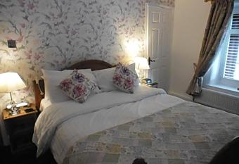 The Cables has rooms with a private hot tub