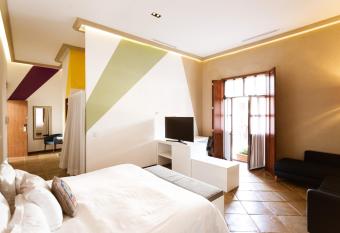 Casa Pepe allows 18 year olds to book a room