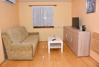 Apartman Viktorija has Balcony rooms