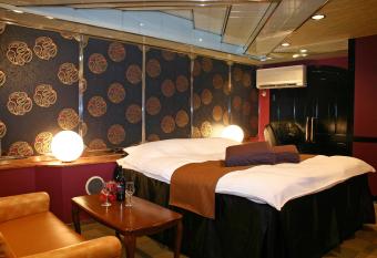 Hotel Chapel Story Sakaihigashi (Adult Only) allows 18 year olds to book a room