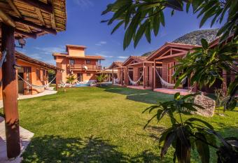 Green Mountain Pousada allows 18 year olds to book a room