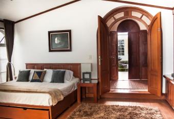 Hotel Esmeralda has rooms with a private hot tub