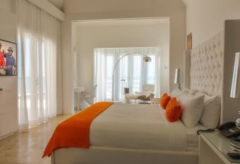 Trident Hotel has Balcony rooms