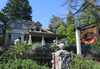 Calderwood Inn has Balcony rooms