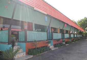 Nam Pueng Place 2 allows 18 year olds to book a room