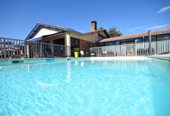 Kyriad Prestige Bordeaux Aeroport allows 18 year olds to book a room