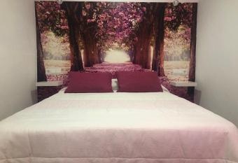 Apartamento de Lola allows 18 year olds to book a room