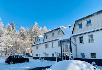 G  stehaus hohetanne1 allows 18 year olds to book a room