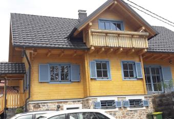 Alpine Cottage allows 18 year olds to book a room