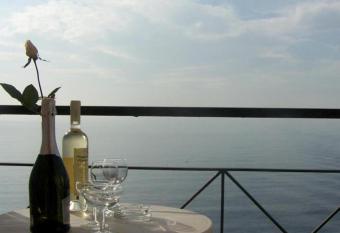 Queens Leriotis Hotel allows 18 year olds to book a room