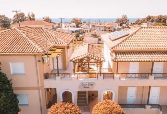 Dream Drop Studios has Balcony rooms