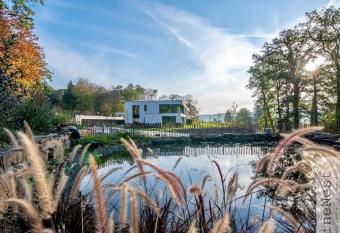 R  sidence de 3 appartements luxueux avec 6 chambres  has Balcony rooms