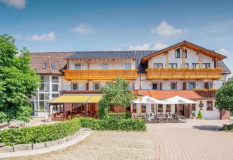 Gasthof Zur Burg has Balcony rooms