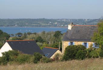 Gouelet Ker has Balcony rooms