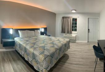 Motel 6 Corbin, KY has Smoking rooms