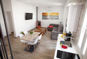 EL PALOMAR has Balcony rooms