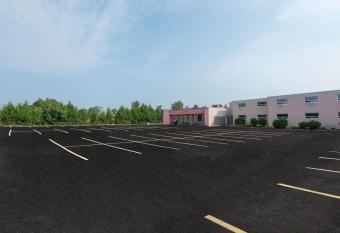 Howard Johnson by Wyndham Gravenhurst allows 18 year olds to book a room