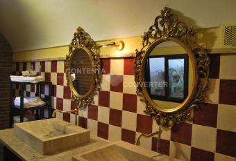 Cueva La Ermita has Balcony rooms