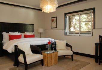 The Grand Idyllwild Lodge has Balcony rooms