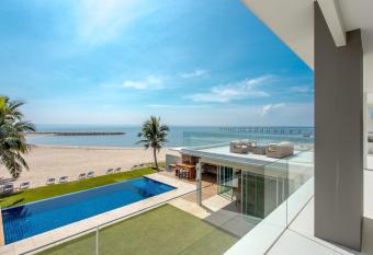 Vela Villa Cha-am has Balcony rooms