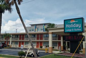 Hole Inn the Wall Hotel - Sunset Plaza - Fort Walton Beach allows 18 year olds to book a room