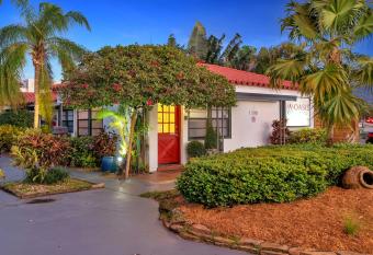 Oasis Hotel has Balcony rooms