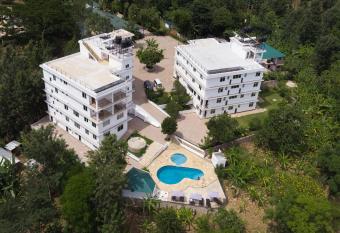 Two Mountains Lodge has Balcony rooms