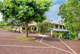   EBRON FAMILY ESTATE has Balcony rooms