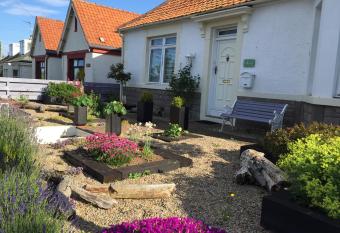 Hillcrest Bed & Breakfast allows 18 year olds to book a room